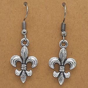 Fleur De Lis Earrings in Silver